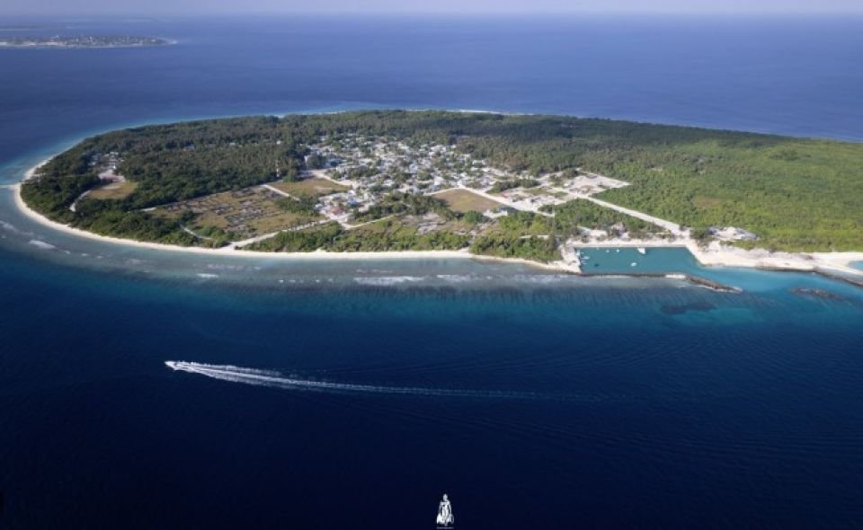 Supply vessel capsizes: 1 killed, 1 seriously injured