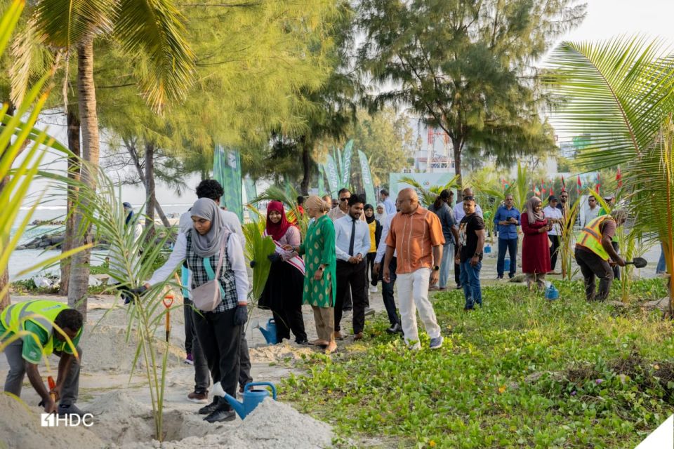 Rajjeyge minivan kamah 60 aharu furumaa gulhigen Hulhumale' gai 60 ruh indhaifi 