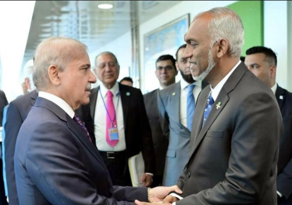 Pakistan ge minivan dhuvahuge thahuniyaa Raees fonuvvaifi