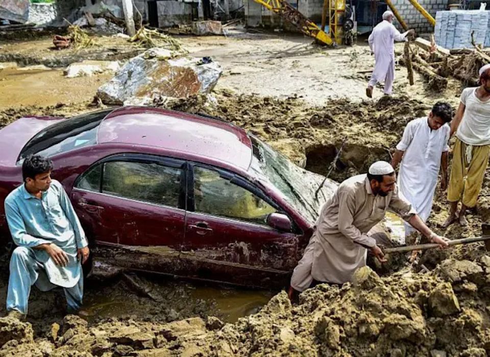 Pakistan gai fenboduve gina adhadhegge bayaku maruvi haadhisaa aai gulhigen raees thauziyaa vidhaalhuvehjje