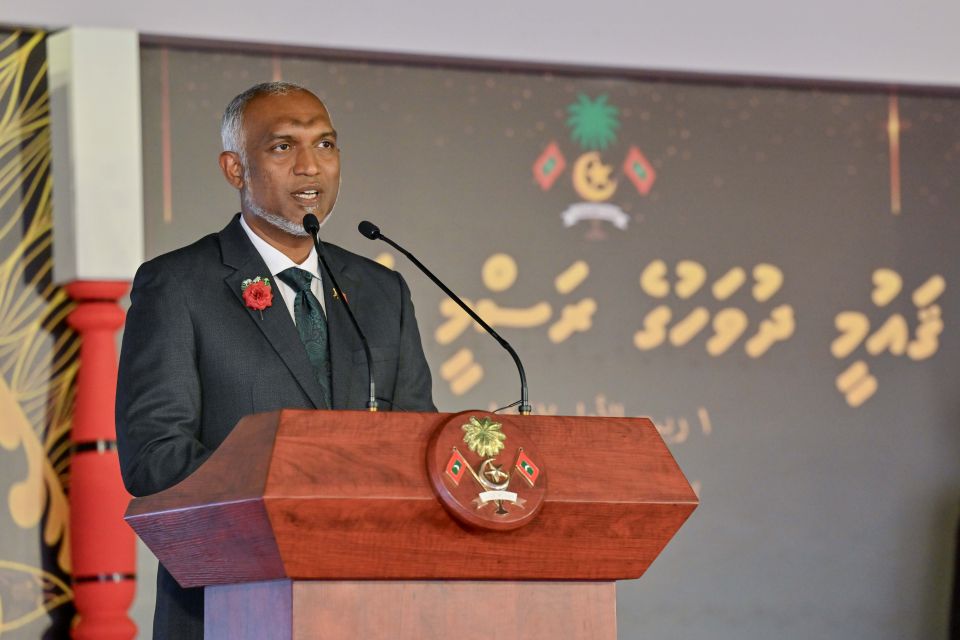 Hithah anna konme vaahaka eh dhehkumaai, liye, anekaage aburu kathilumakee minivan kameh noon: Raees