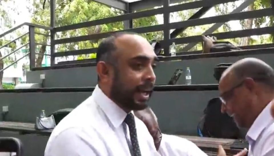 Media ah huras elheyne evves kamkah sarukaarun thaaeedheh nukuraane: Aswad