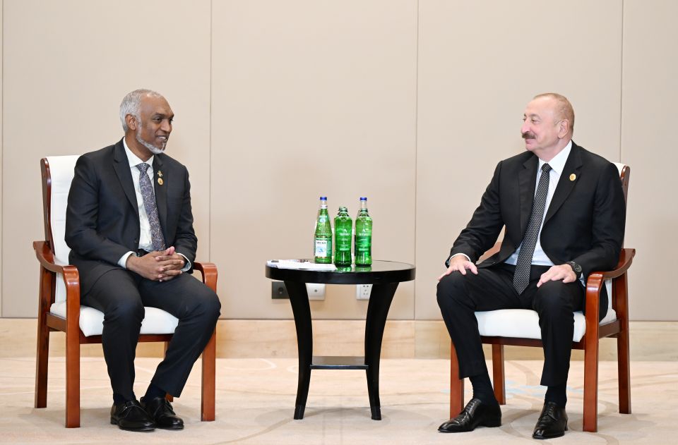 Azerbaijan ge Raees aa Raees Muizzu badhdhalu kuravvaifi