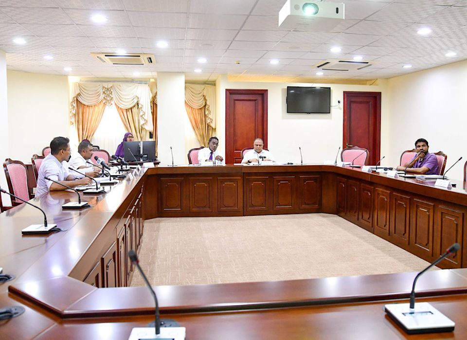 Noosverin neren jehunee sirru bahdhaluvumakah gavaidhaa hilaafah vadhe adugadha kurumun: Majilees