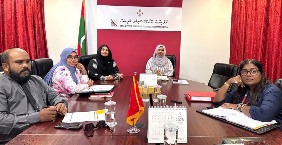 Broadcom in channel13 ah fiyavalhu alhaa, raajje TV ah inzaaru dheefi 