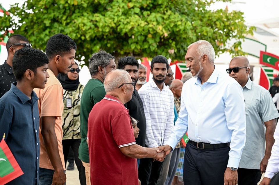 Umurun dhuvasvee komme meehakee tajuribaa ge aguhuri mutheh: Raees