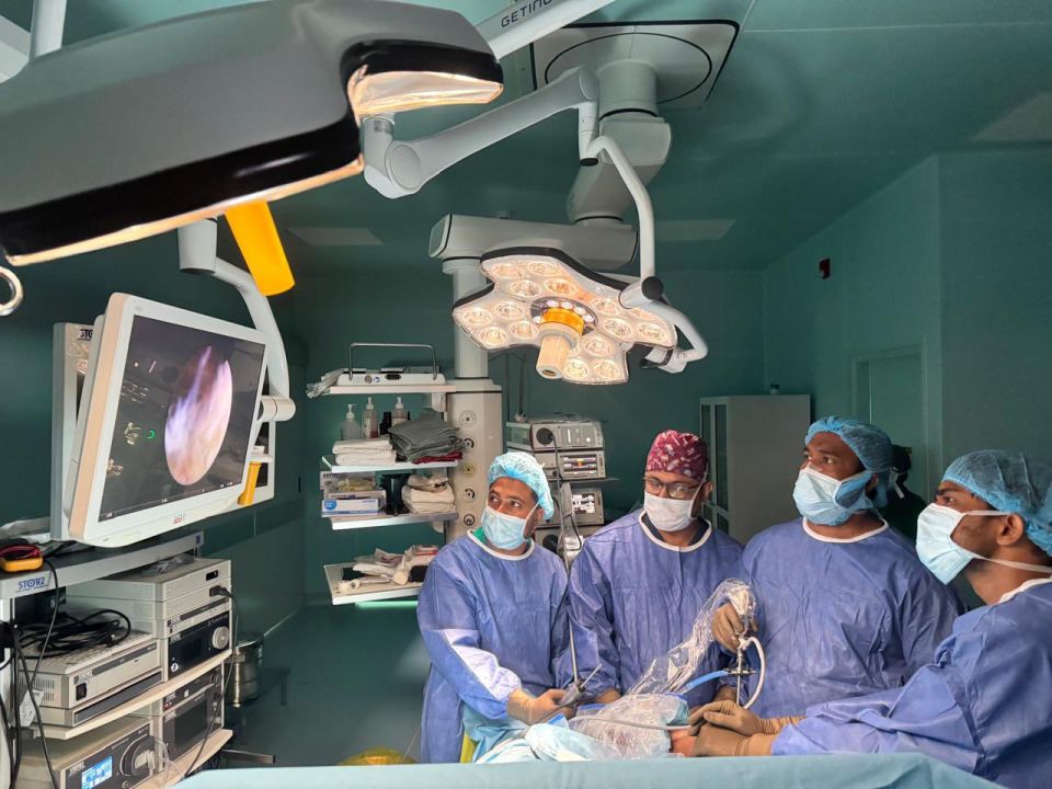 Thaareehee dhuvaheh, Hulhumale hospitalgai mulhin alah arthroscopic knee surgery eh koffi 