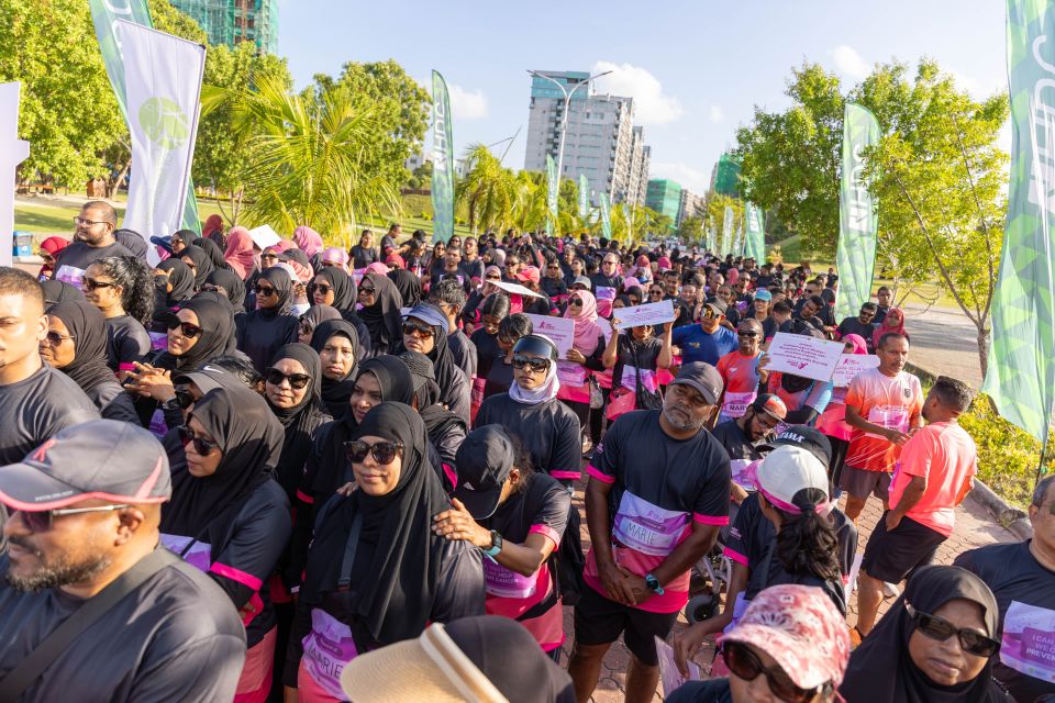 Mi aharuge pink ribbon Rin-Walk 32 rashakaai, 3 Resort eh gai baavaifi