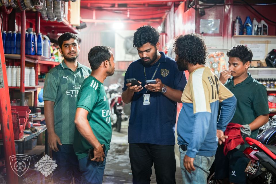Hulhumale' garage thakah haassakoh immigration ge raid eh, 69 bidheyseen faaskoh 14 meehaku hayyarah