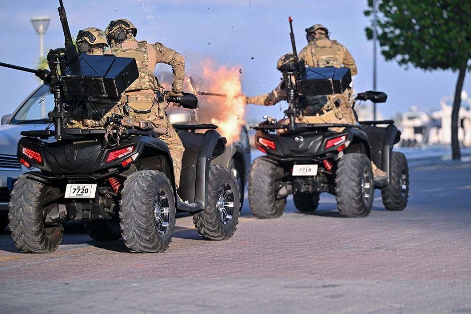 Nasru ge dhuvahu sifain dhahkuvai dhinee kulhadhaana kamaa, qaabilu kamaa eku aa ulhadhuthakugai harakaai therivaa manzaru