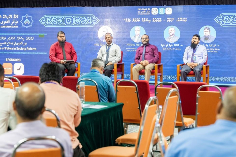 Dheenee ilmuverinnaai imaamunnah amaaazukohgen baahva 