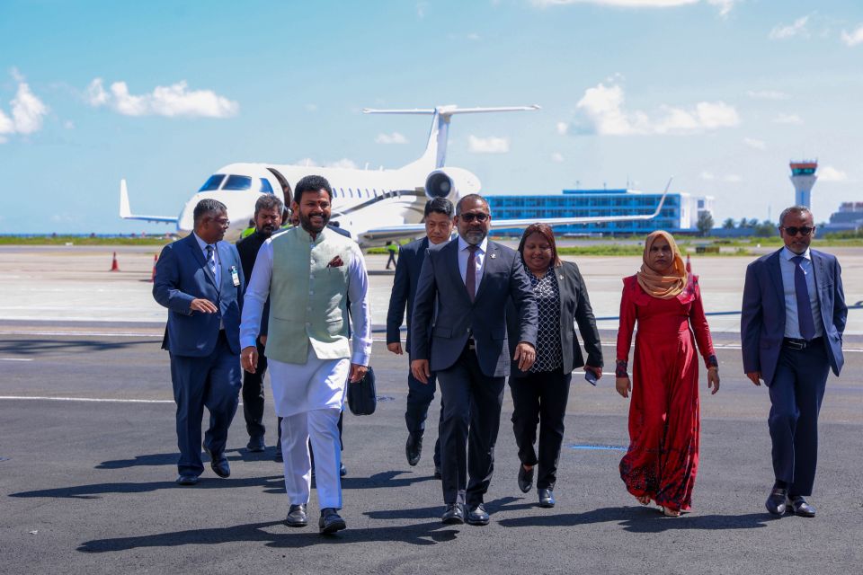 Hanimaadhoo Airport hulhuvumuge rasmiyyaathah Modi ge haassa mandhoobeg rajje vadaigenfi
