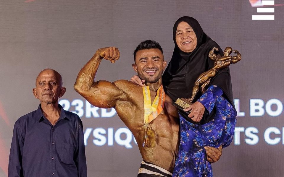 Mister Maldives Azneen ah: Miee 9 aharu ge bura masakkathuge natheeja