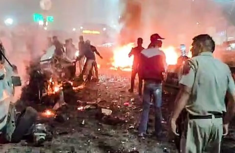 Delhi ge Red Fort hamalaa: Maruvi meehunge adhadhu 13 ah