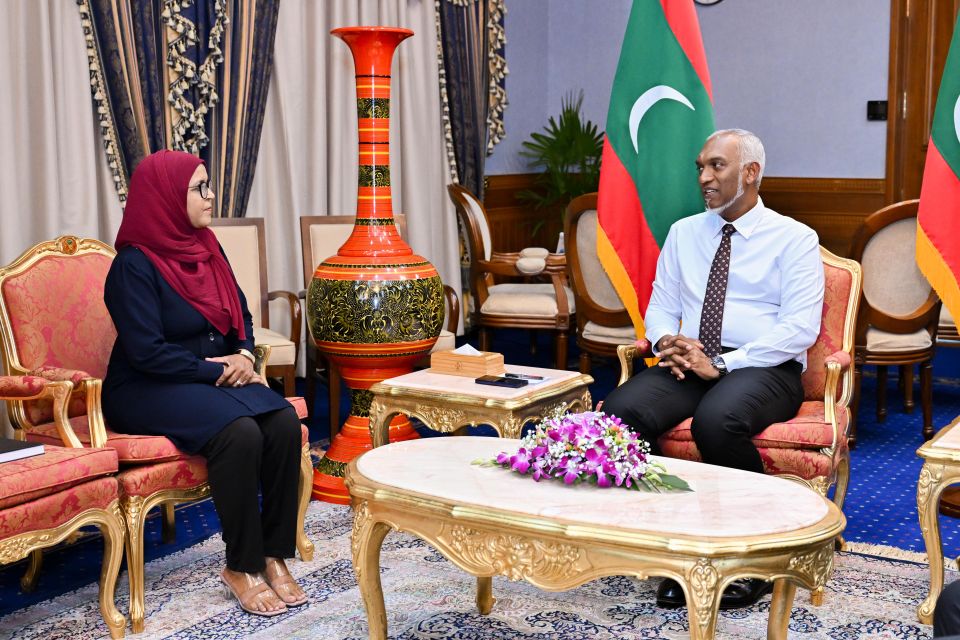 Dhivehi bahuge furathama Doctor Aminath Zahir aai Raees bahdhalu kurah vaifi