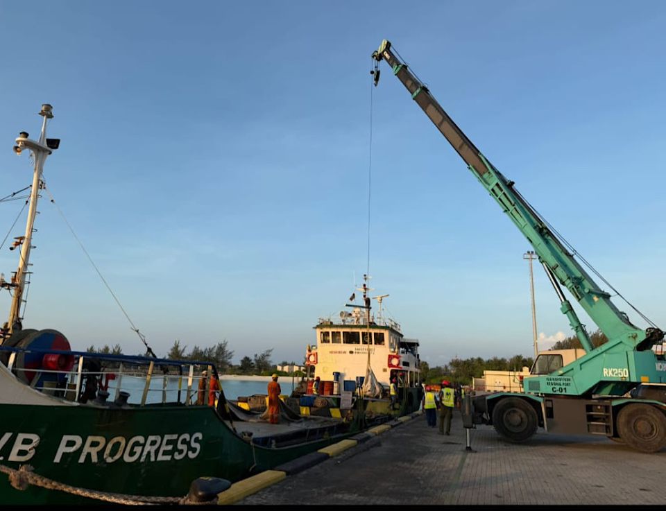 India ge Tuticorin in kulhudhuhfuhtah mudhaa hifaigen ai furathama boat bandharukohfi
