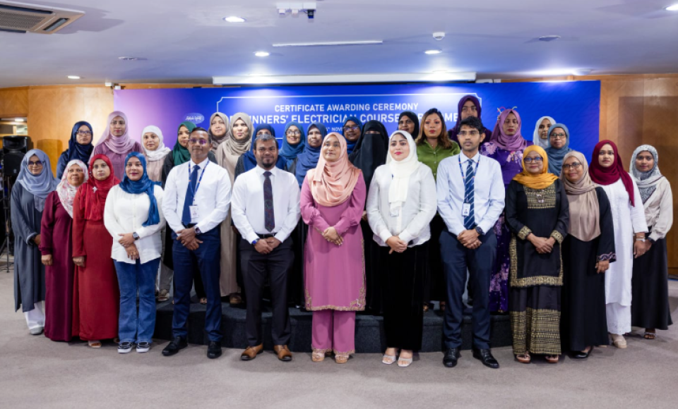 STELCO in hingi Beginners electrician course for women' 116 baiverin furihama kohffi