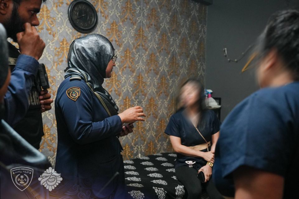 Rey 4 massage parlor eh faas koh, 4 bidheyseen immigration ge belumuge dhashah gengosfi