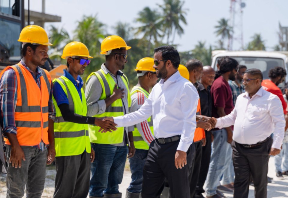 Gina dhuvas thakakah fahu Maamigili maguthakugai thaaru elhumuge amalee massaikah fashaifi