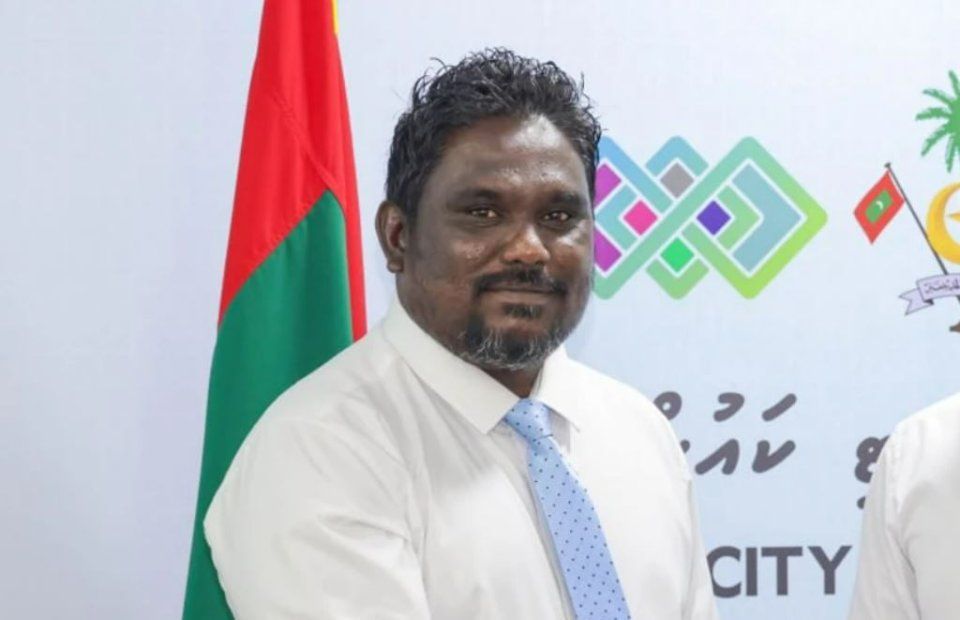 Raees Muizzu ge mayour kamugai nugavaaidhun ehves bimeh dhookohfai nuvaa kamah Areesh vidhaalhuvehje 