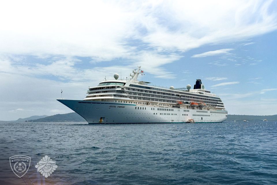 Aharuge furathama cruise shipakah 479 fathuruverinnaaeku raajje ai 'MS Crystal Symphony'