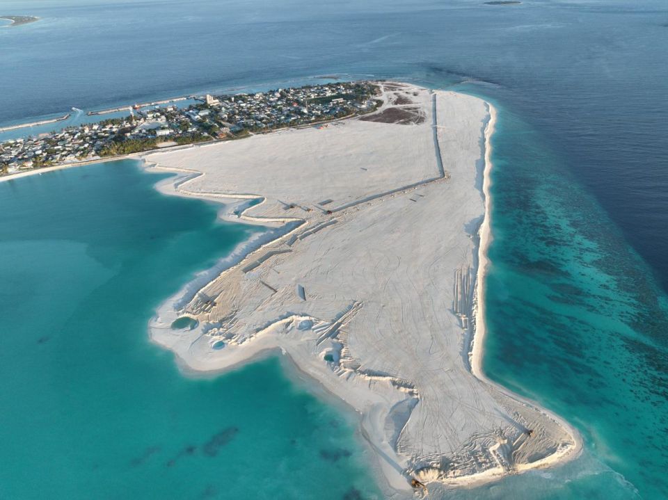 Dhuniye ge ehmme bodu dredger in Dhidhoo ge 41  hectare ge bin hikkaifi