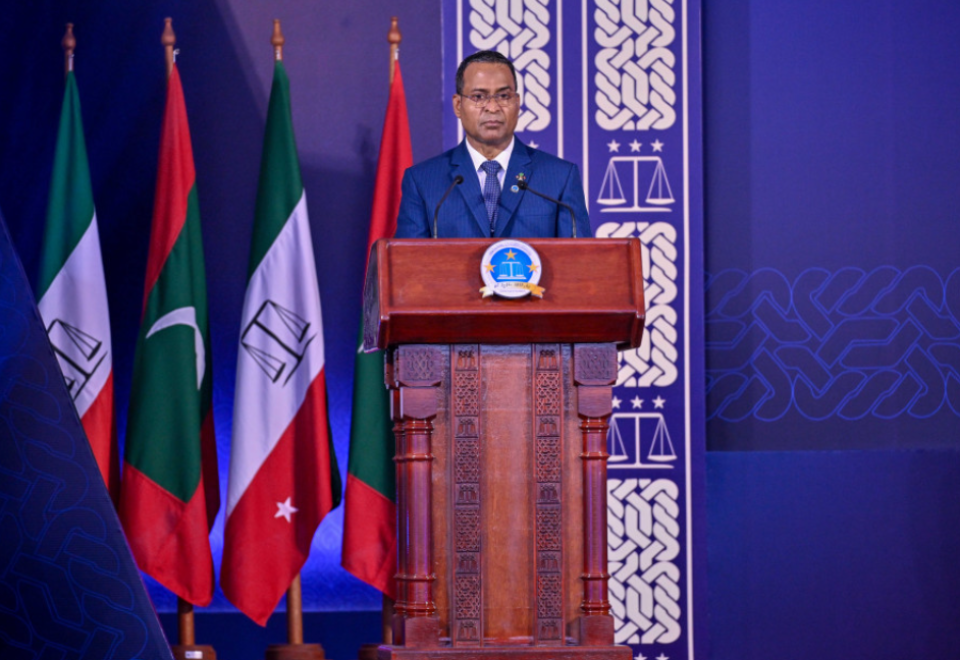 Sharuee dhaairaage minivan kan kashavaru kohdheyn, Raees vanee harudhanaa fiyavalhu thah alhuhvaafai: Uhthama fandiyaaru