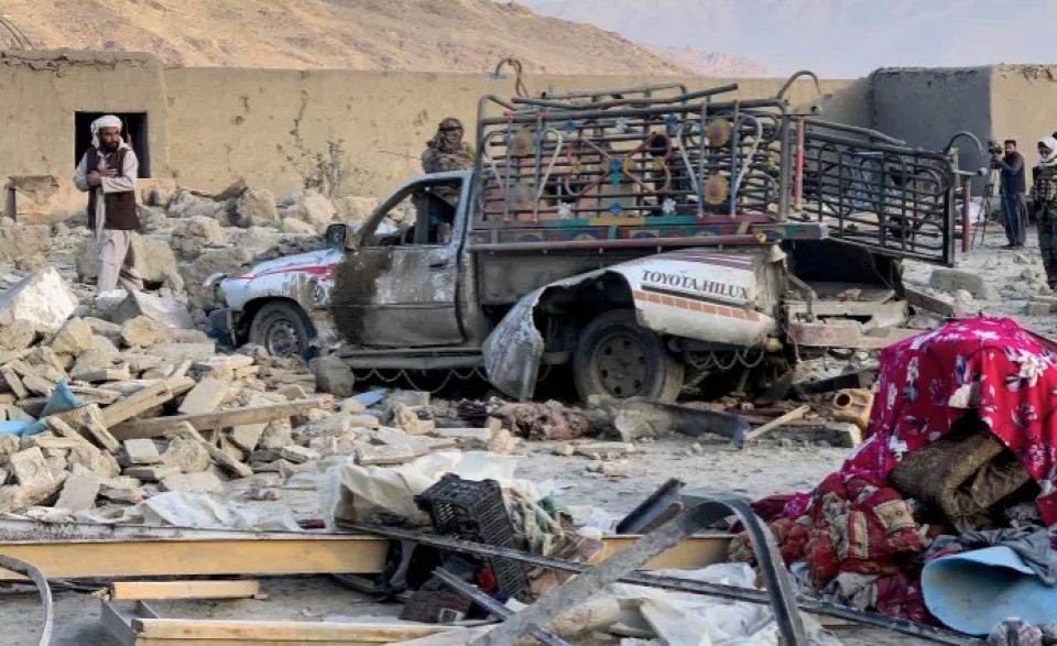 Pakistan gai bomb govvumuge badhaluhifumuge gothun Afghanistan ah hamalaadhee 17 meehaku maraalaifi