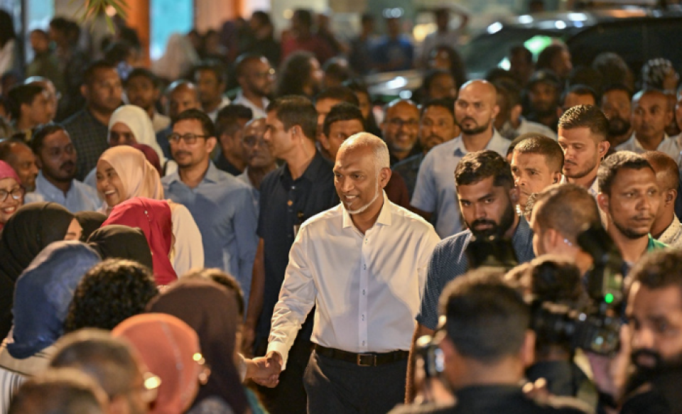 Dhe inthihaabu ehkollan dhekolhu hadhanee, inthihaabah Kada' jehumah aadha vefai vaathee kamah Raees vidhaalhu vejje