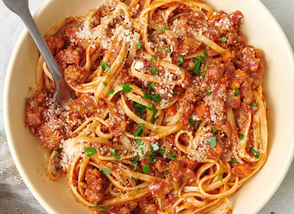 Kudhi bodu emmennah kamudhaane Pasta Bolognese, avahah thayyaaru kollamaa