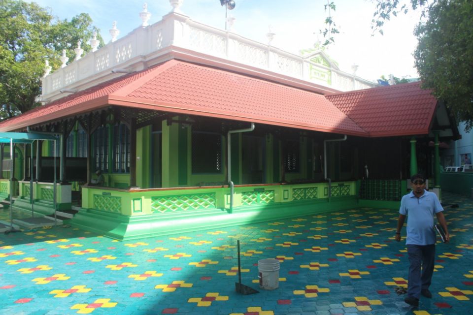 Rodha mahah fahu, Bandaara miskih huri thanugai zamaanee bodu miskitheh alhanee!