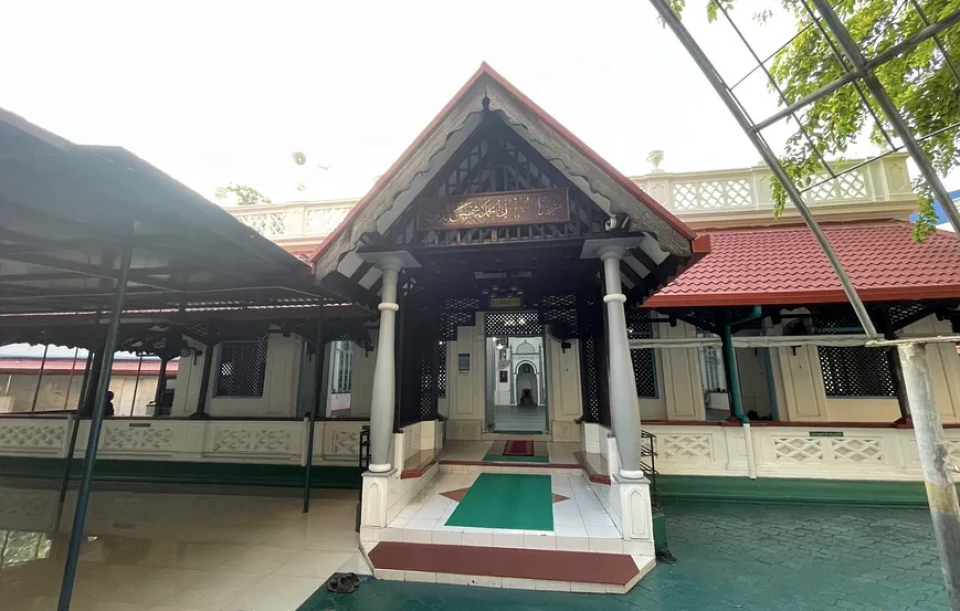 Bandaara miskithuge bahus boduve, Shaheem vidhaalhuvee gotheh ninmaanee mashvaraa'ahfahu kamah 