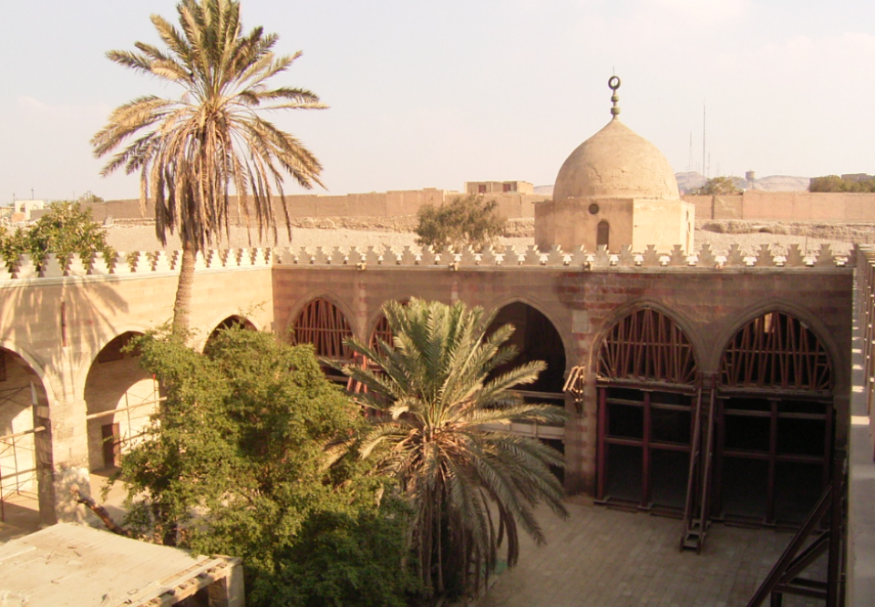 Aqsunqur Mosque:  Fathuruveringe medhugai maquboolu, 13 vana garunuge thaareekhee miskitheh!