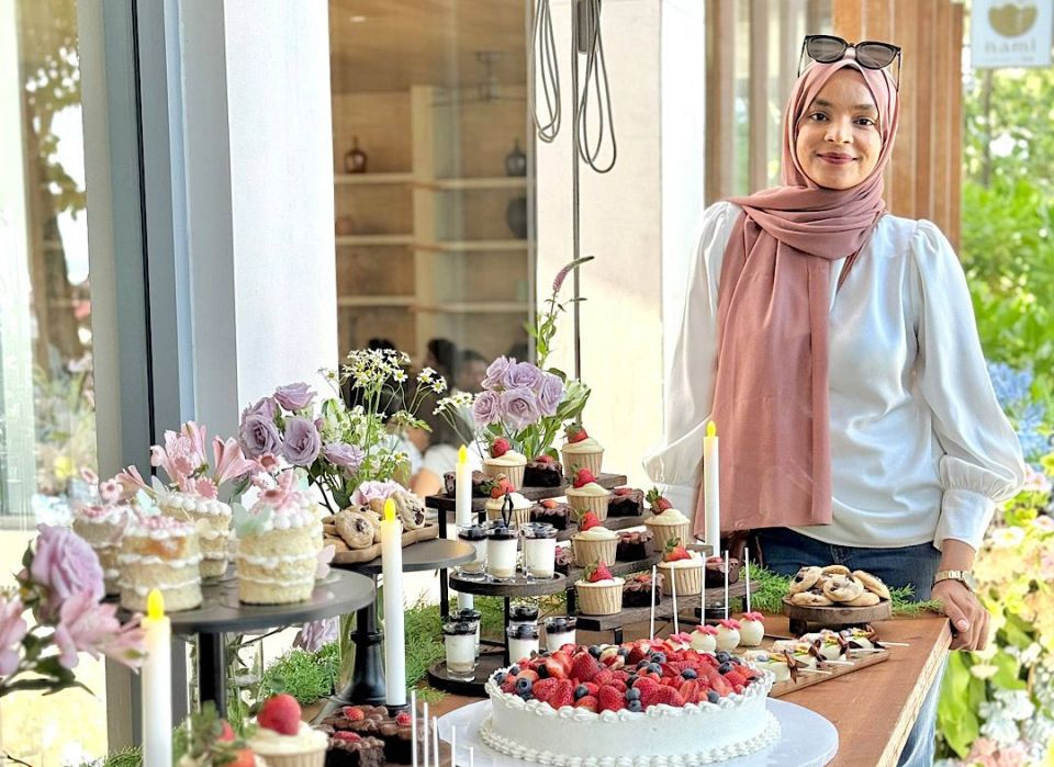 MEEHUN: Rashu badhigein Male' ge baazaarah - Cake elhumugai namoonaa zuvaaneh 