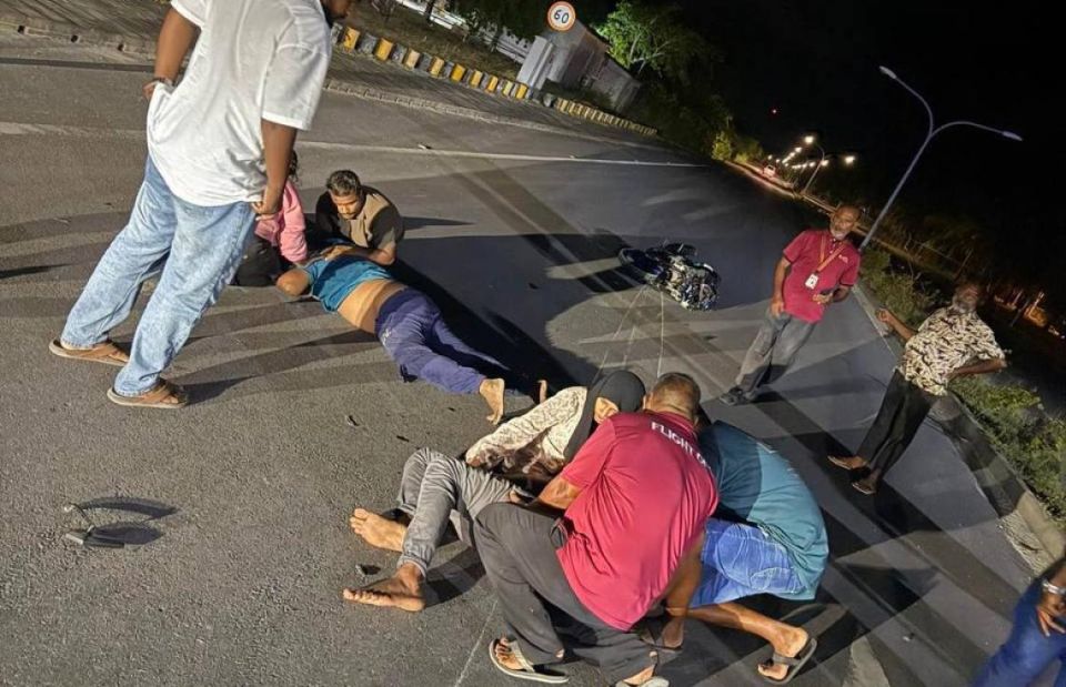 Car akaai cycle eh jehi L. gamugai nurakkaatheri accident eh hingaa dhe meehakah aniyaa vejje 