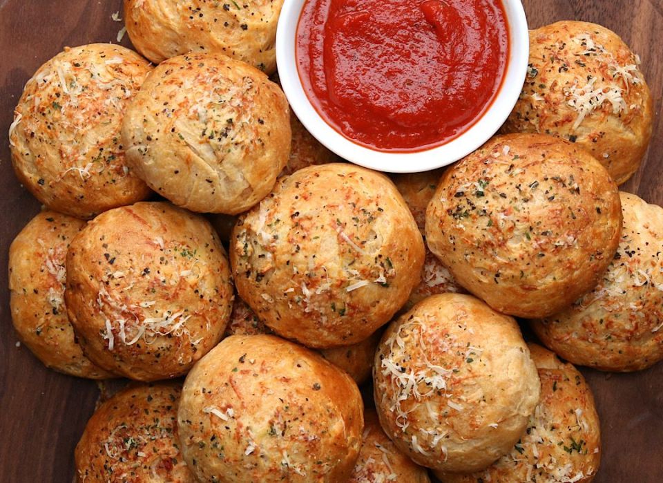 Miadhu roadha veellan 30 minute therey thayyaaru kollevey Pizza bolls thayyaaru kollamaa