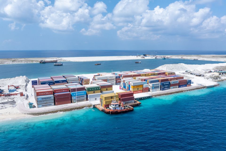 Container bahattan Thilafusheegai MPL in gaaimkuri sarahahdhu ithurah bodukoffi 
