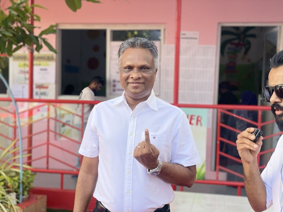 Male' City Mayor Adam Azim vote lavvaifi
