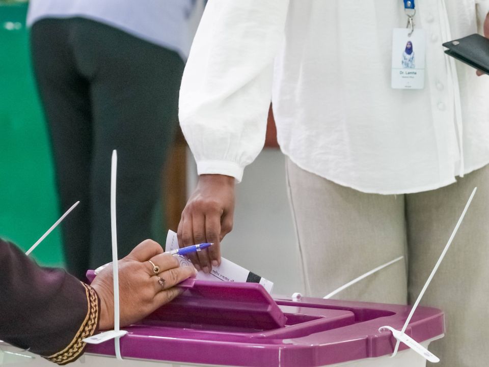 Local Council Inhithaabuge dhevana buru: ehvaruvi 5 dhaairaathakuge vote lun baavvanee