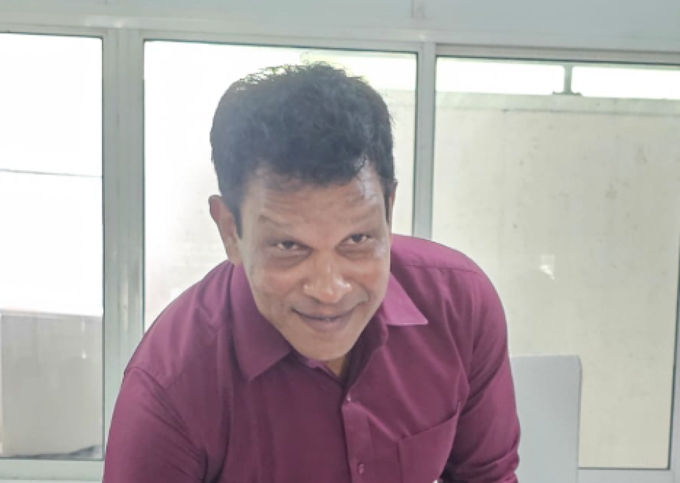 Mayor kamah vaadha kuravvaa minivan candidate Ismail Zariyandhu vote lavvaifi