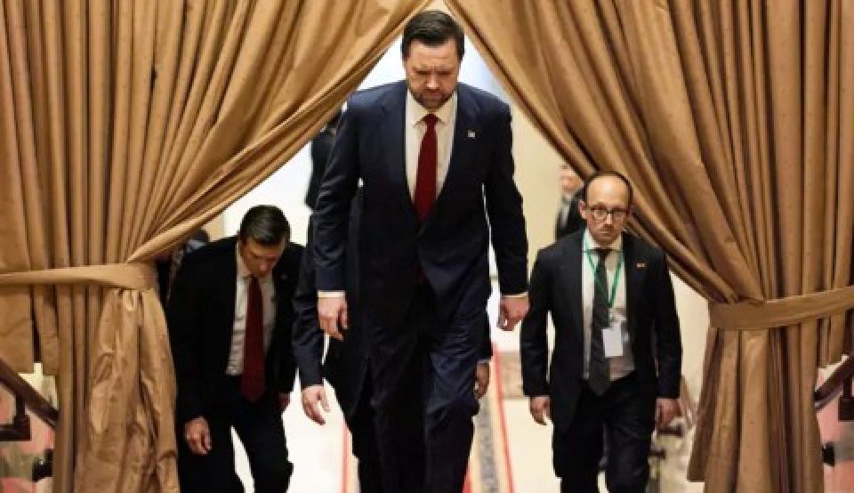 America in hushahelhi gothah Iran ehbas nuvi kamah bune mashavaraathah ninmaalaifi