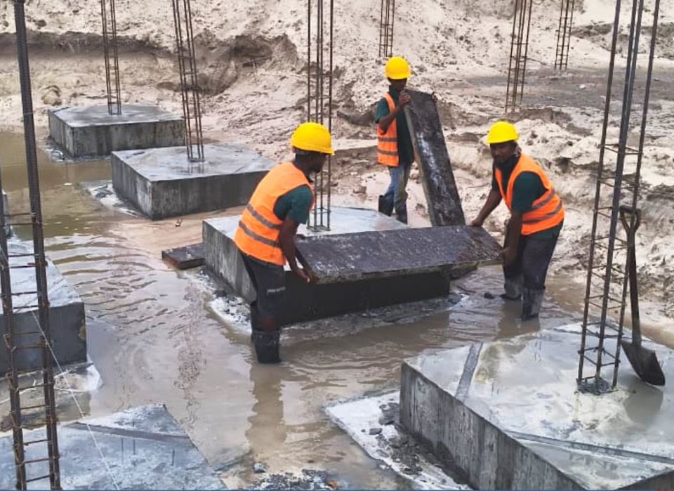 Thulusdhoo hospital ge masaihkaih baaru speed gai: Accomodation block ge footing nimmaalaifi 
