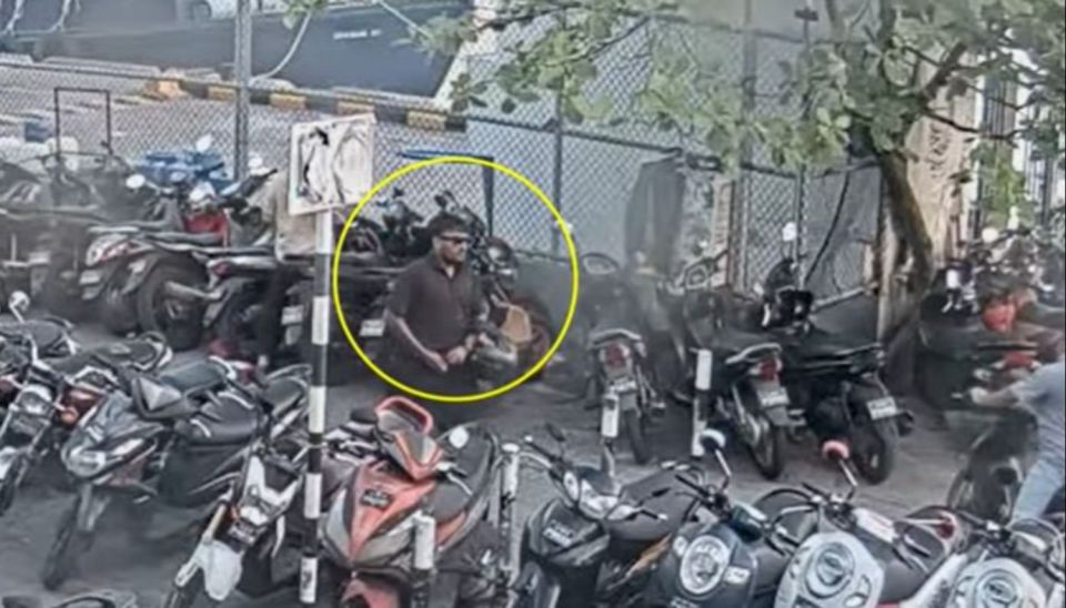 Wallet eh vagah negi meehaku hoadha dheyn fuluhun aanmunge eheetherikamah edhijje