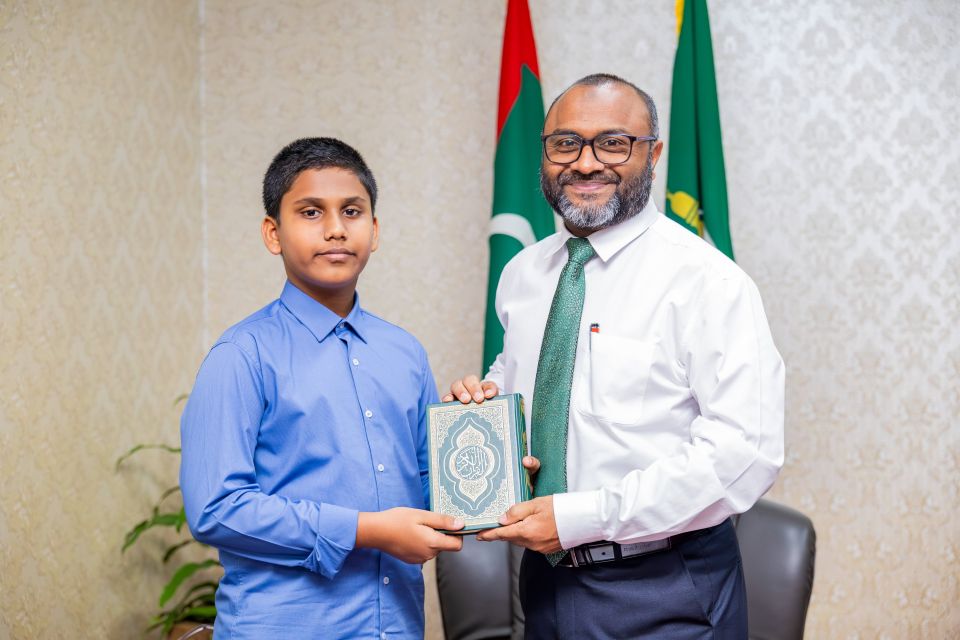 Geygai ivemundhiya moorithi aayaithakun Quran hithudhaskuran shauguverivi Ayyaash, Kelage furathama haafizakah 