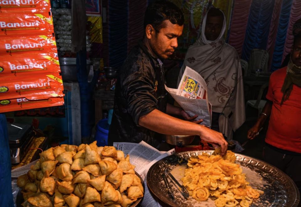 Iran hanguraama: India ge samosa aai chai ah bodu gonjehumeh