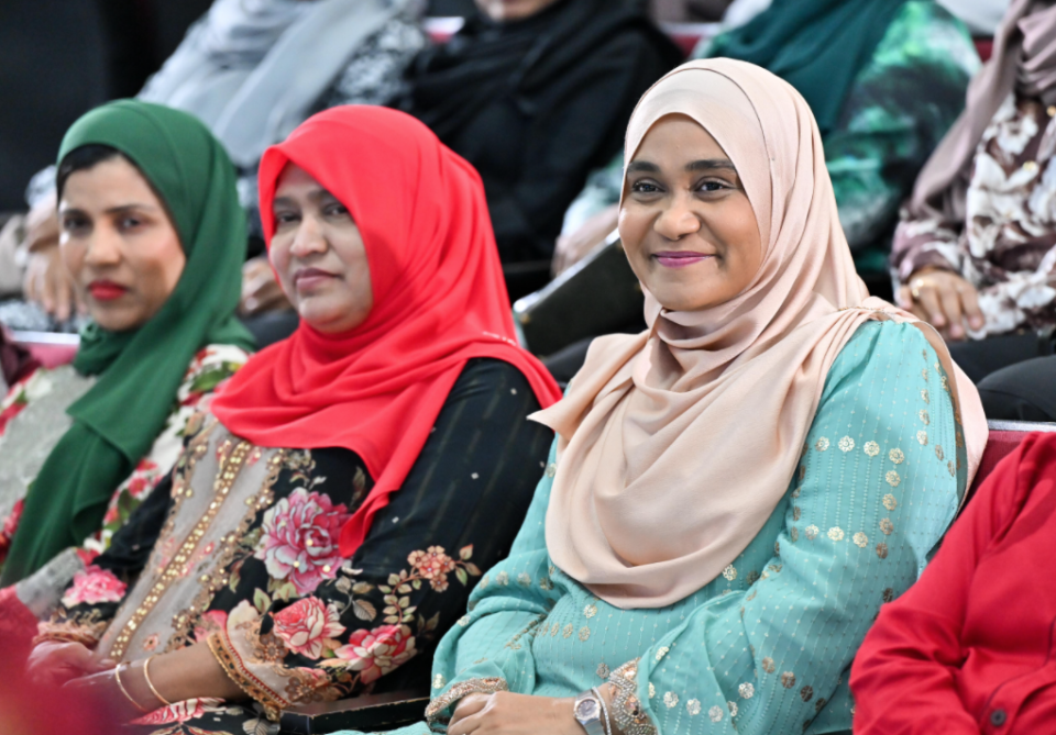 Naruhun ge dhuvas: naruhunnakee sihhee nizaamuge maibanda