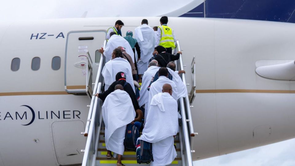 Hajj ah meehun furaa dhuvasthakugai airportah dhiumah bus noonee ferry hiyaaru kuran edhefi 