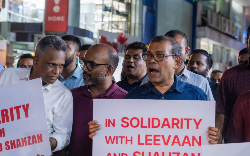 Noosverin hayyarukurumaa dhekolhah idhikolhun Male' gai muzaaharaa kuranee 