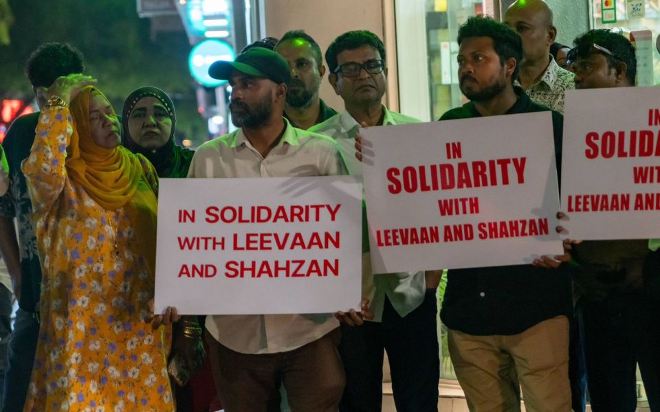 Reyge muzaaharaa in 9 meehaku hayyaru kuri