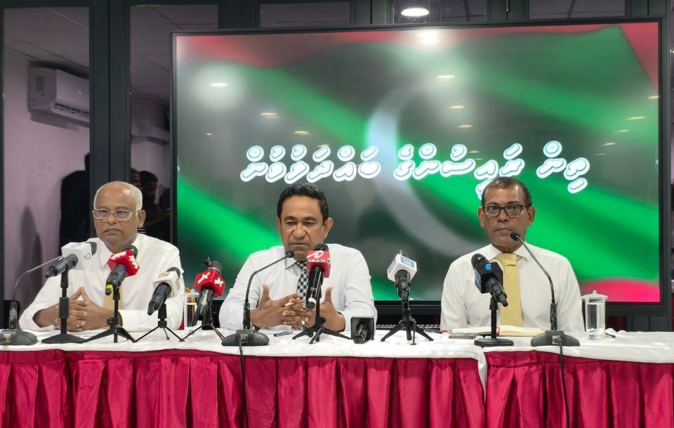 Alhugandu men ge verikanq furihama eh noon, Muizzu ge verikan maa goas: 3 Raees